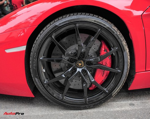 Chán phong cách Dubai, Lamborghini Aventador Roadster về màu nguyên bản tại Hà Nội - Ảnh 11.