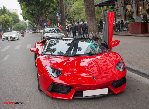 Chán phong cách Dubai, Lamborghini Aventador Roadster về màu nguyên bản tại Hà Nội - Ảnh 2.