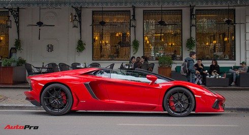 Chán phong cách Dubai, Lamborghini Aventador Roadster về màu nguyên bản tại Hà Nội - Ảnh 3.