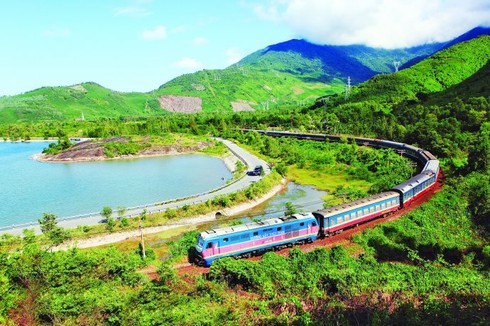 Ngành đường sắt công bố hotline phục vụ vận tải dịp nghỉ Tết - ảnh 1