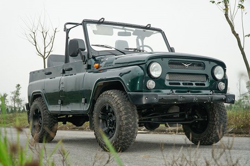 UAZ Hunter mui trần máy dầu nhập khẩu báo giá hơn 500 triệu đồng - ảnh 3