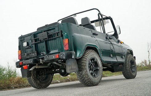 UAZ Hunter mui trần máy dầu nhập khẩu báo giá hơn 500 triệu đồng - ảnh 2