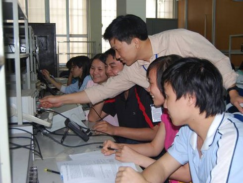 Bổ sung Kỹ thuật điện, điện tử viễn thông vào danh mục ngành nghề học nặng nhọc, độc hại - ảnh 1