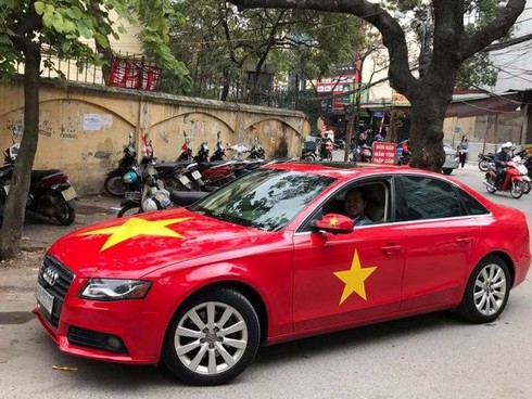 Cách bóc decal trên ô tô nhanh và hiệu quả nhất - ảnh 2