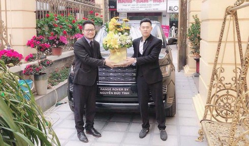 Đại gia Lào Cai nhận xe Range Rover SVAutobiography 20 tỷ chính hãng chơi Tết - Ảnh 1.
