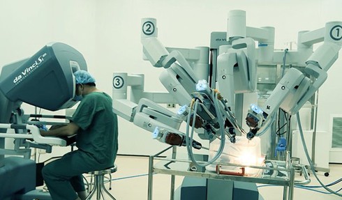 Bệnh viện Chợ Rẫy phẫu thuật, điều trị nhiều loại ung thư bằng robot - ảnh 1
