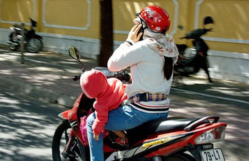 Đẩy mạnh xử lý vi phạm nồng độ cồn, dùng điện thoại khi lái xe trong dịp lễ 30/4-1/5 - ảnh 1
