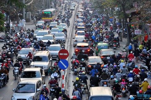 Hà Nội muốn thu phí phương tiện đi vào nơi ùn tắc - ảnh 1