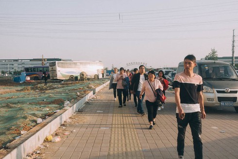 Bên trong