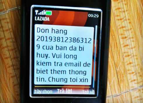 Bị hủy đơn hàng mua đôi giày