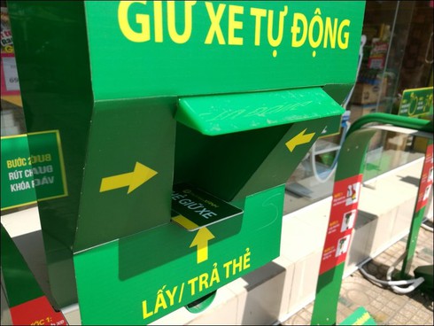 Rô bốt trông xe cho khách của Bách hoá Xanh có gì lạ? - ảnh 3