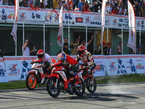 Kết thúc chặng đầu tiên Giải đua xe mô tô Việt Nam 2018 - ảnh 1