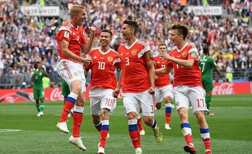 Hàng chục kênh YouTube cố tình vi phạm bản quyền trận Nga -Saudi Arabia - ảnh 1