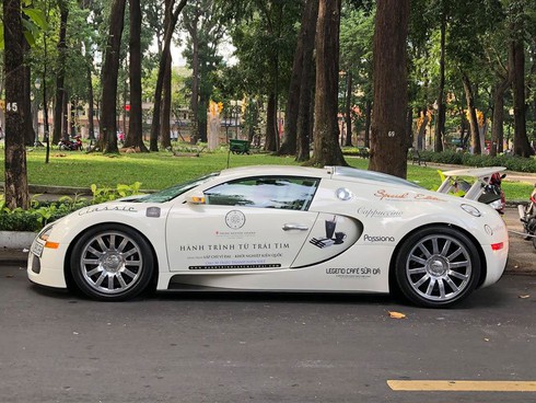 Bugatti Veyron và dàn siêu xe khởi động hành trình của