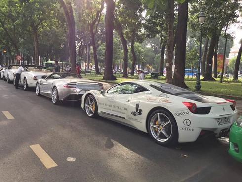 Bugatti Veyron và dàn siêu xe khởi động hành trình của