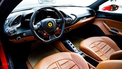 Ferrari 488 Spider kí gửi tại showroom xe cũ Hà Nội với giá ngang Mercedes-Maybach S500 - Ảnh 11.