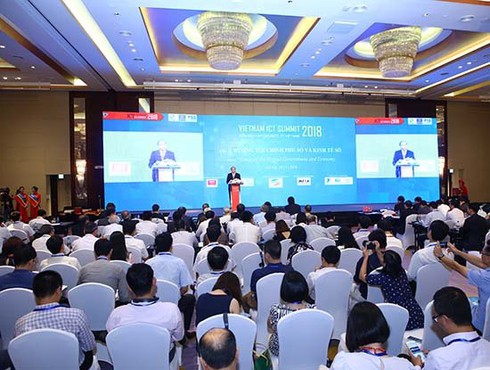 Thủ tướng kêu gọi doanh nghiệp, xã hội đồng tâm hiệp lực xây dựng Chính phủ điện tử - ảnh 1
