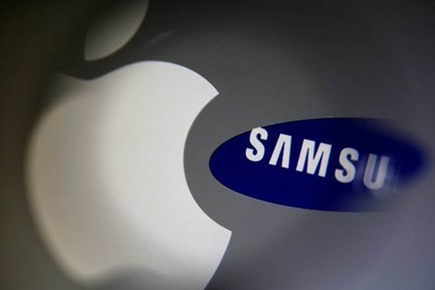 Apple, Samsung bị phạt 10 triệu EUR vì cố tình làm chậm điện thoại - ảnh 1