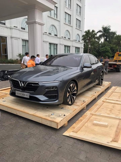 Sedan VinFast Lux A2.0 bất ngờ lộ diện, chờ ngày ra mắt thị trường Việt Nam - ảnh 1