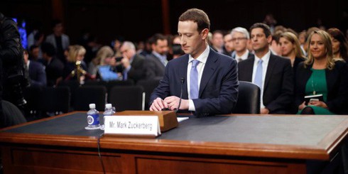 Bê bối nối đuôi nhau, Facebook biến Mark Zuckerberg thành tỷ phú mất nhiều tiền nhất của năm - Ảnh 2.