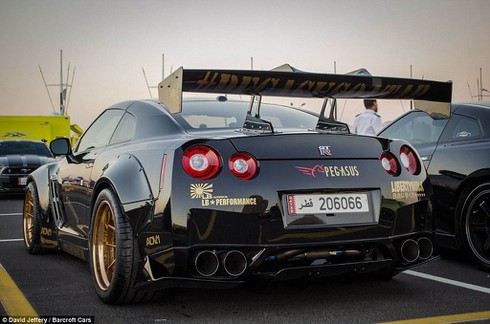 Siêu xe nhiều nhan nhản, đại gia Việt cũng phải nể khi sang nước này