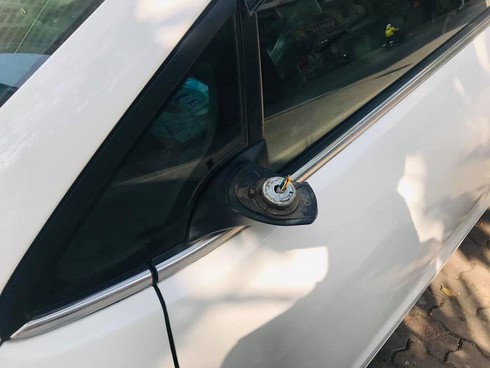 Hàng loạt chủ xế hộp lên mạng xã hội khóc ròng vì xe bị bẻ gương dịp Tết - ảnh 4