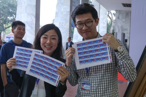 Bán hết 800.000 bộ tem “Chào mừng Hội nghị Thượng đỉnh Hoa Kỳ - Triều Tiên” chỉ sau một ngày - ảnh 1