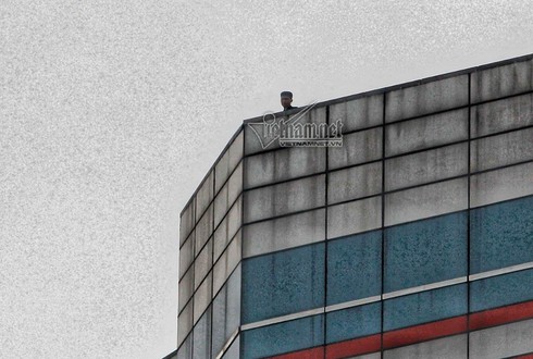 Vệ sĩ chon von trên nóc khách sạn Melia bảo vệ ông Kim Jong-un