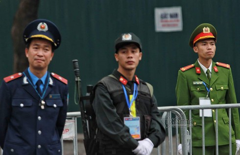 Vệ sĩ chon von trên nóc khách sạn Melia bảo vệ ông Kim Jong-un