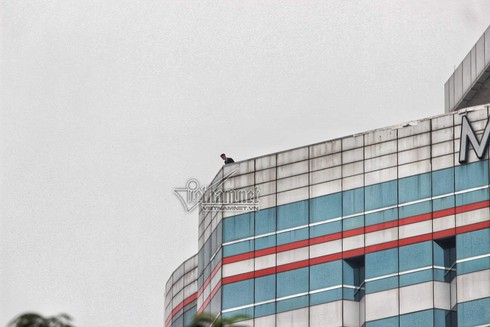 Vệ sĩ chon von trên nóc khách sạn Melia bảo vệ ông Kim Jong-un