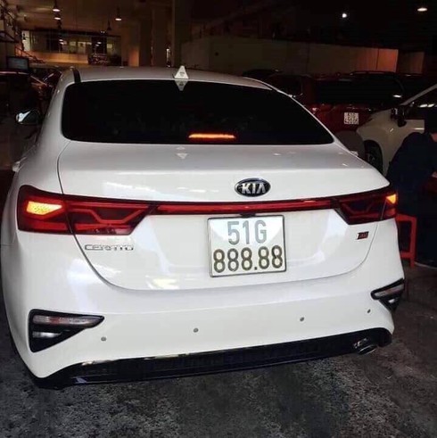 Kia Cerato 2019 đeo biển ngũ quý 8 giá hơn 3 tỷ đồng - ảnh 1