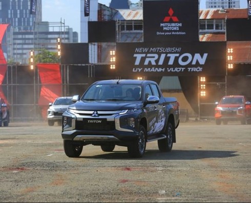 Mitsubishi Việt Nam giảm giá SUV Outlander và bán tải Triton - ảnh 1