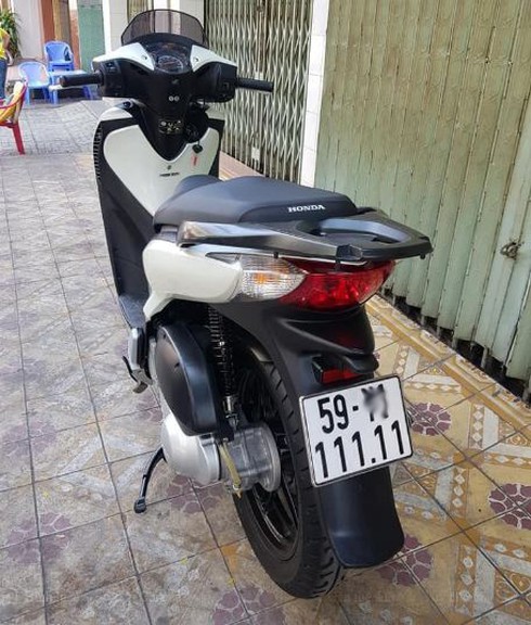 Chủ nhân tiết lộ lý do Honda SH bán giá 1,9 tỷ