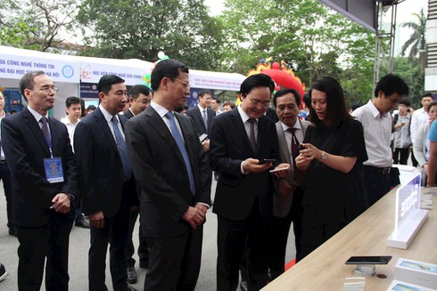 Bộ trưởng Nguyễn Mạnh Hùng: Cơ sở đào tạo và doanh nghiệp ICT đã đến lúc “tuy hai mà một” - ảnh 2