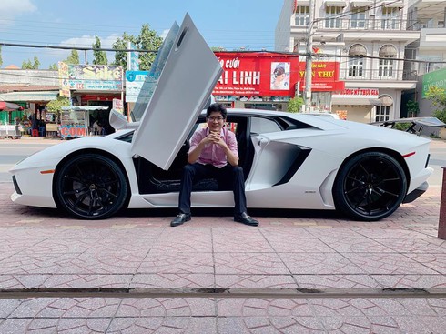 Siêu xe 26 tỷ phủ bụi 3 năm về tay đại gia Bình Dương