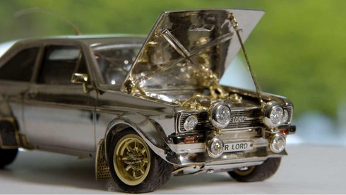 Kỷ lục: Sản xuất 1 chiếc ô tô bằng vàng, kim cương mất 25 năm