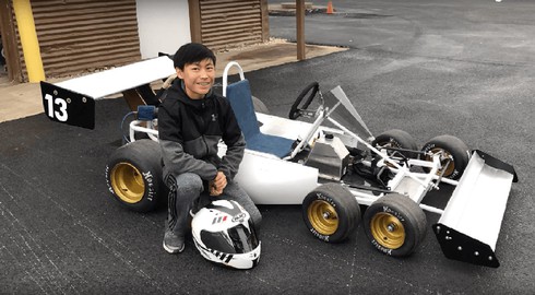 Cậu bé 13 tuổi chế tạo 'xe đua F1' 6 bánh