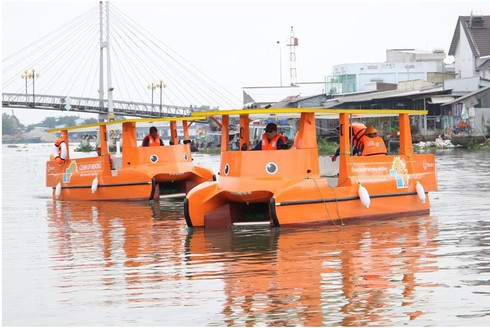 Hanwha khởi động chiến dịch “Làm sạch sông Mê Kông” bằng năng lượng mặt trời tại Việt Nam | Sử dụng thuyền chạy bằng năng lượng mặt trời để làm sạch sông Mê Kông