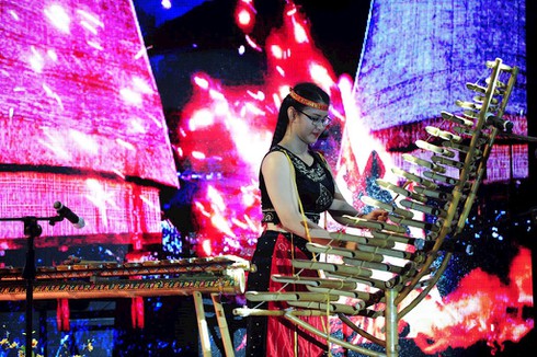 Nêu thông điệp “cứu trái đất”, nữ sinh Hà Nội giành Quán quân cuộc thi tài năng ĐH FPT