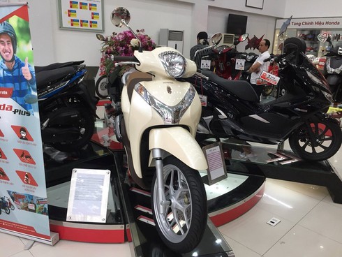 Giá xe máy Honda tiếp tục giảm, Honda SH và SH Mode ổn định - ảnh 1