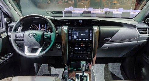 Loạt ô tô mới lắp ráp trong nước giá từ 395 triệu đồng