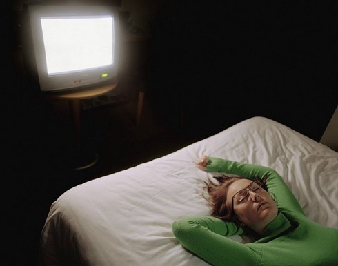 Nghiên cứu: Vừa ngủ vừa bật đèn hoặc vừa ngủ vừa bật TV dễ dẫn tới béo phì - ảnh 2