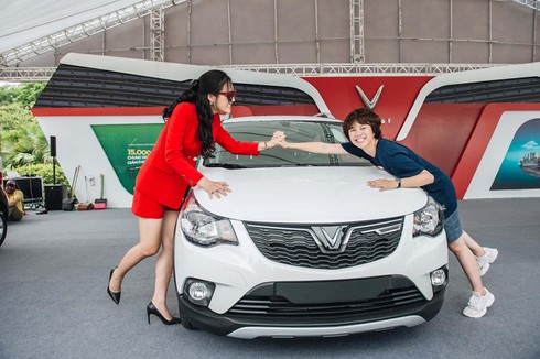 VinFast Fadil hút khách hàng và dàn sao