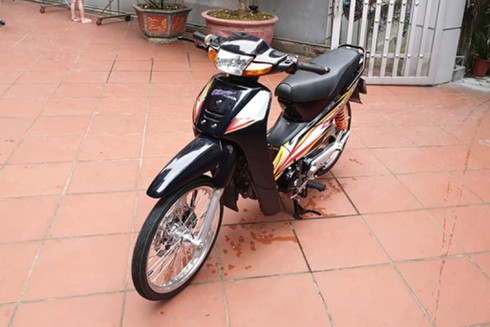 Choáng với xe bình dân Honda Wave giá trăm triệu