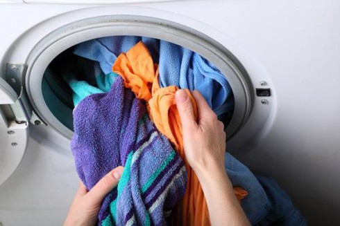 Những sai lầm sử dụng máy giặt gây tốn điện, hỏng quần áo