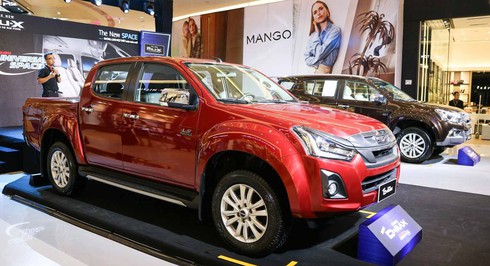 Giảm cả trăm triệu đồng, nhiều ô tô vẫn không