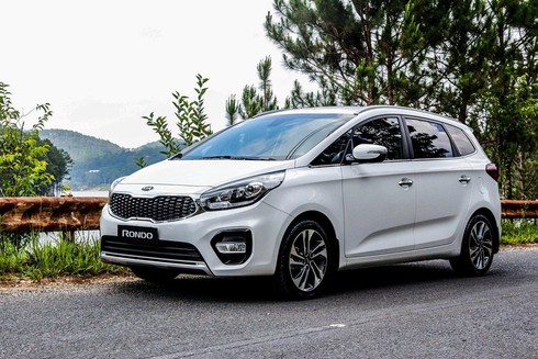 Kia Rondo bất ngờ có thêm phiên bản giá rẻ, cạnh tranh với Mitsubishi Xpander và Suzuki Ertiga - ảnh 1