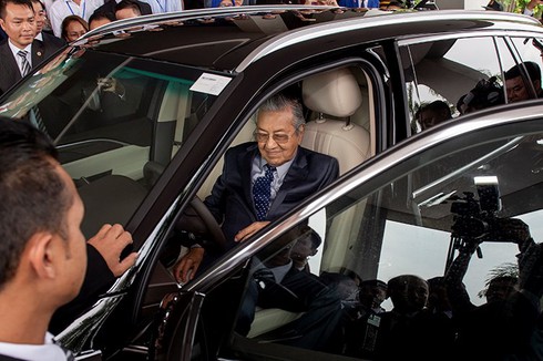 Thủ tướng Malaysia Mahathir Mohamad khen xe ô tô Vinfast thiết kế đẹp, chạy êm - ảnh 2