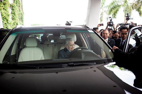 Thủ tướng Malaysia Mahathir Mohamad khen xe ô tô Vinfast thiết kế đẹp, chạy êm - ảnh 5