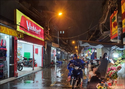 Chợ truyền thống bị ông lớn bán lẻ “bao vây” - ảnh 1